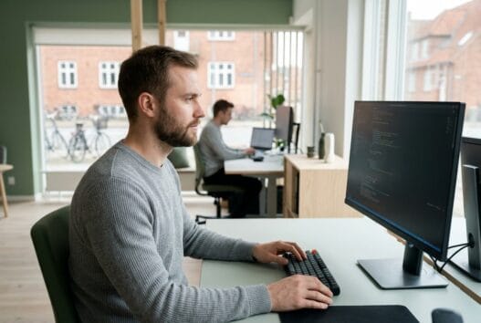 Dansk webbureau i Hjulby med team, der arbejder med design, SEO og digitale dashboards