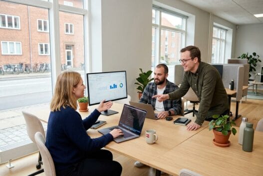 Dansk webbureau i Krarup med team, der arbejder med digitale løsninger ved computere