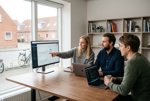 Dansk webbureau i moseby med team, der arbejder med design, SEO og digitale dashboards