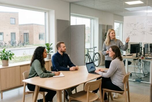 Moderne webbureau i sandved med dansk team, der arbejder med digitalt design og SEO
