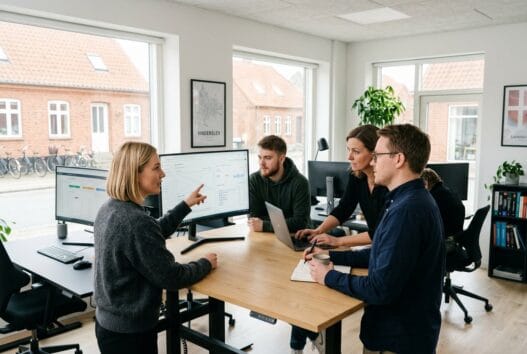 Moderne webbureau i Vinderslev med danske medarbejdere, der arbejder med design og digitale løsninger